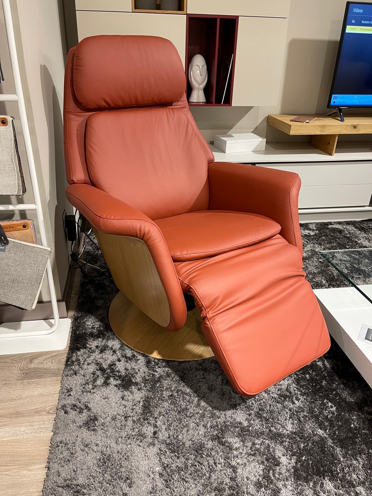 Sillón STRESSLESS modelo SAM WOOD opciones relax, masaje y calefacción.