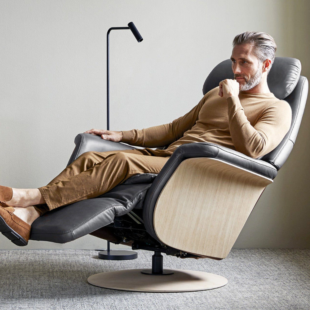 Sillón modelo SAM WOOD Pie Disc Plus™ System Power™ con calefacción piel Batick