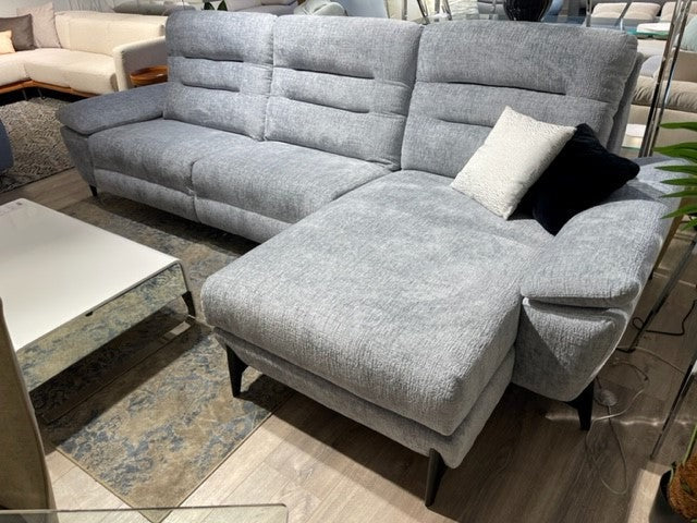 Chaiselongue de diseño y fondo reducido modelo MERY con asientos relax en tela antimanchas