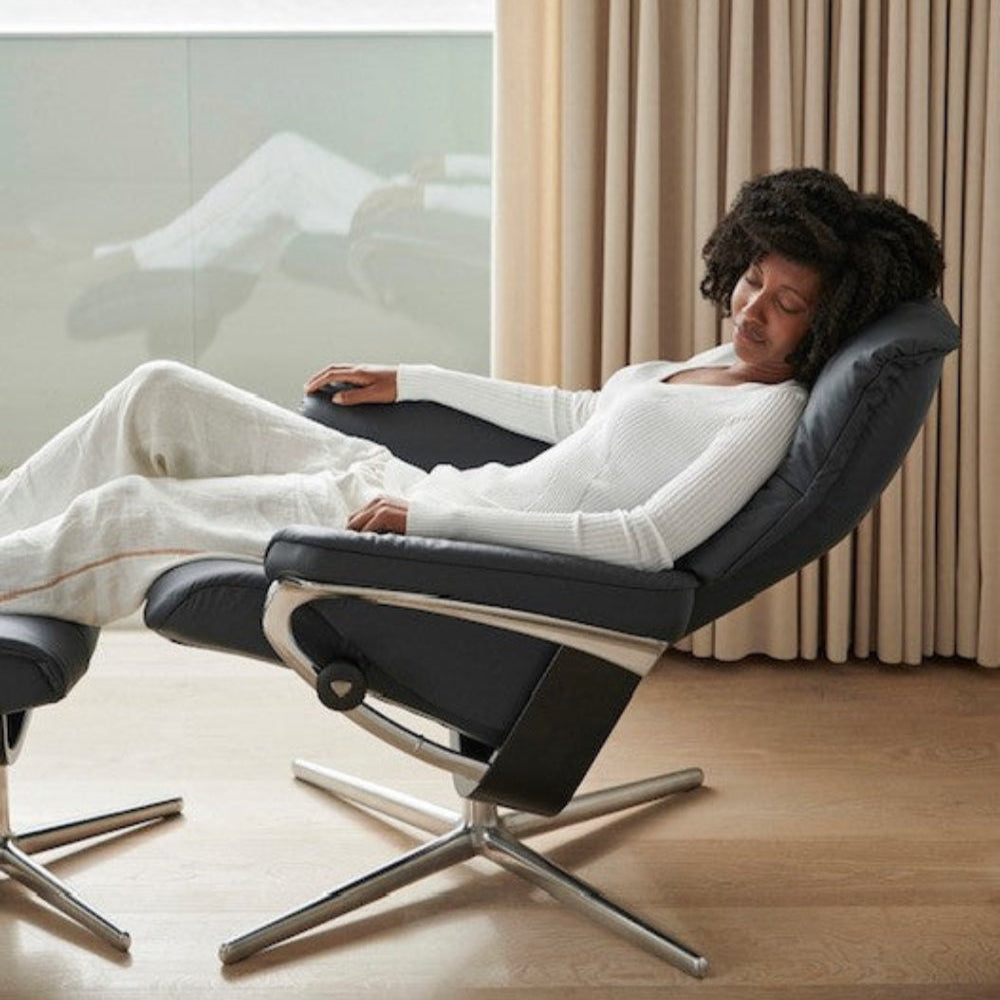 Sillón modelo MAYFAIR Cross Plus™ System BalanceAdapt™ de Stressless en piel Paloma