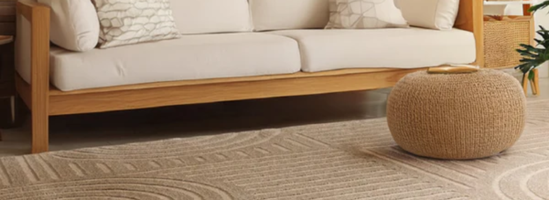¿Cómo decorar salones estrechos y largos?