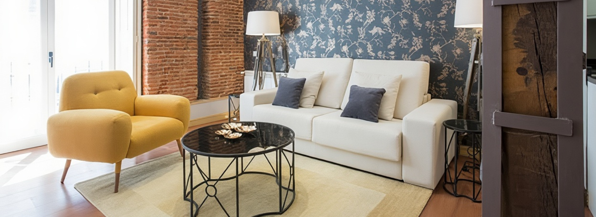 Sofa-cama y butaca de Diseño instalados en el Barrio de las Letras Madrid...