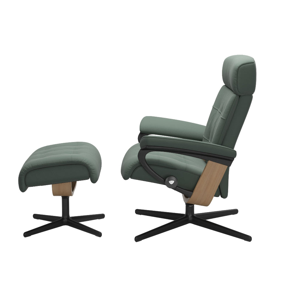 Sillon STRESSLESS modelo ERIK con pie Black CROSS en piel Paloma con Pouf