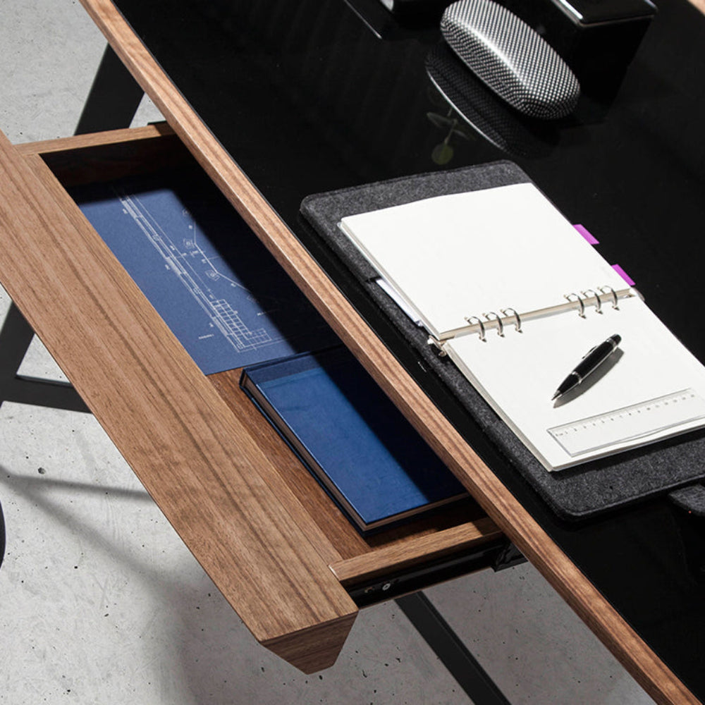 Escritorio oficina de madera Nogal y cristal tintado negro