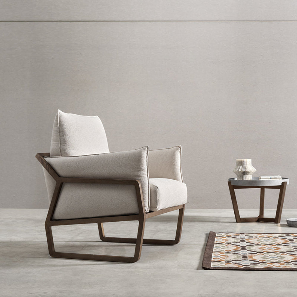 Sillón de diseño con estructura de madera modelo RIDDIM