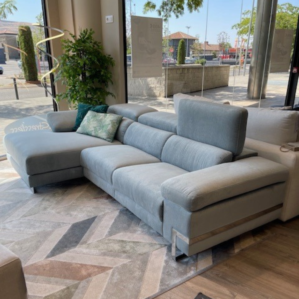 Chaiselongue modelo ACAPULCO con 2 asientos relax motorizados en tela Aquaclean