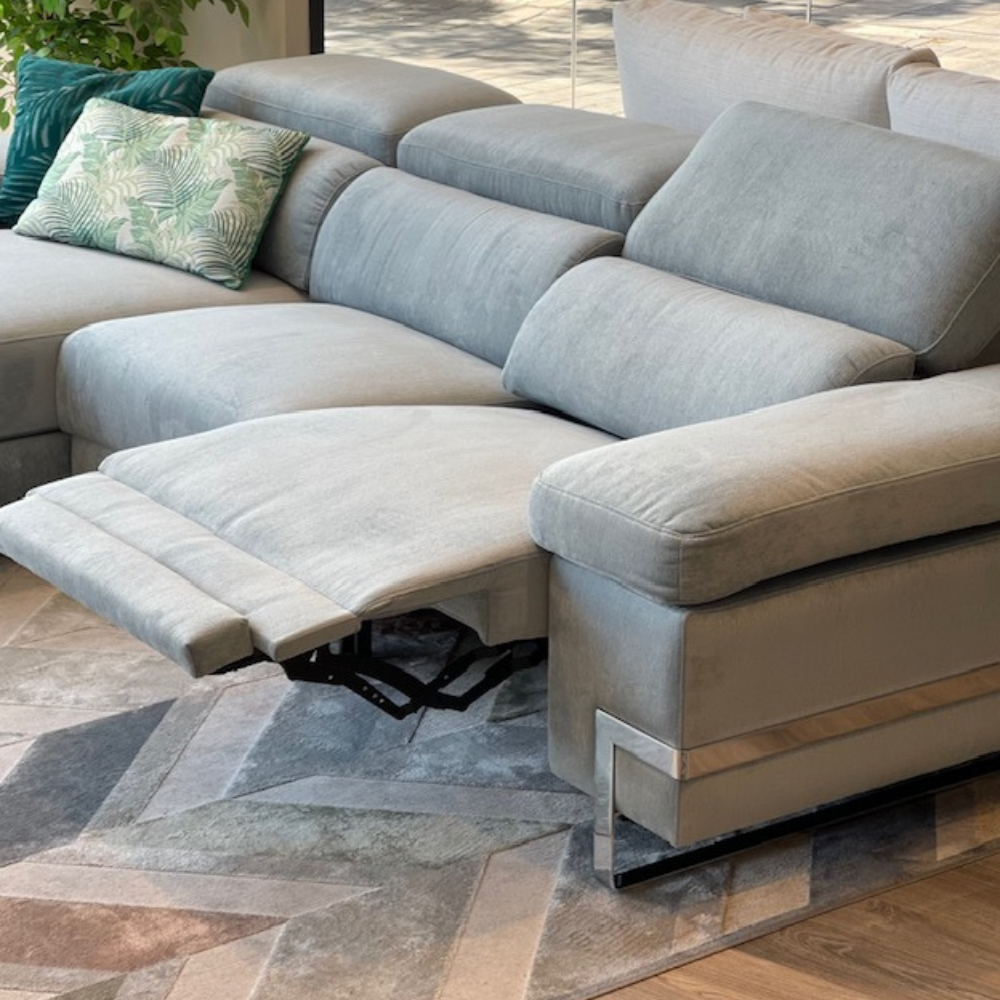 Chaiselongue modelo ACAPULCO con 2 asientos relax motorizados en tela Aquaclean