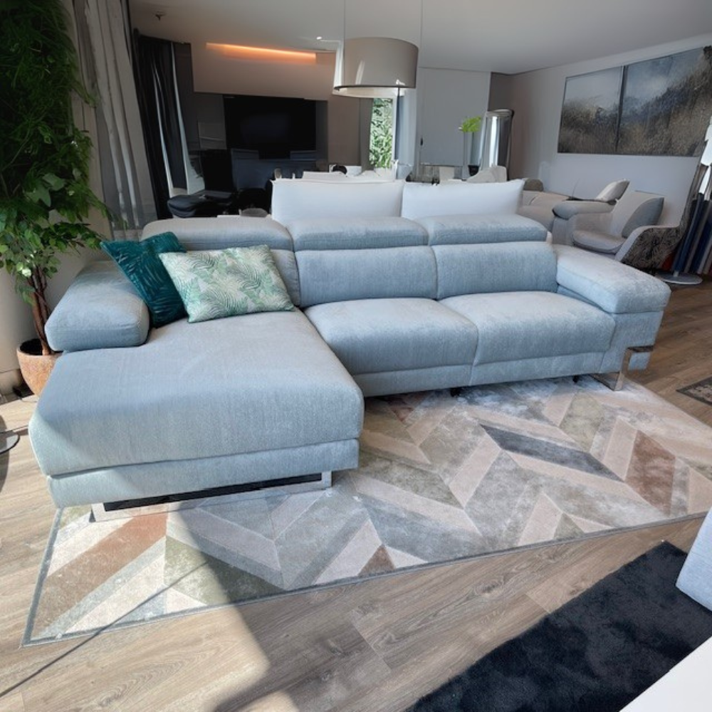 Chaiselongue modelo ACAPULCO con 2 asientos relax motorizados en tela Aquaclean
