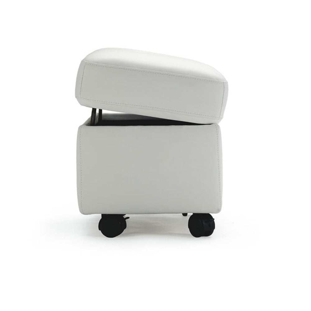 Pouf modelo Ottoman MODERN de Stressless® con ruedas Tapizado piel Paloma