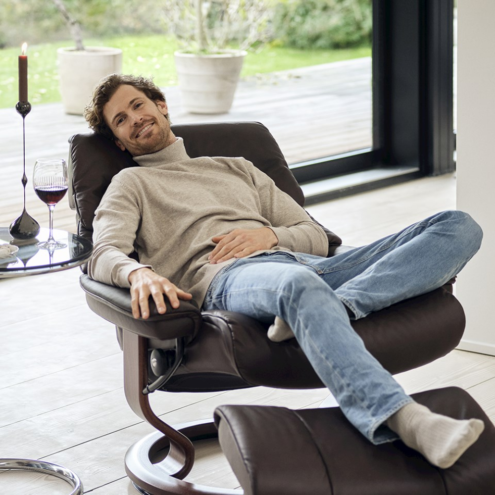Sillón Stressless modelo Ruby Pie Classic con pouf