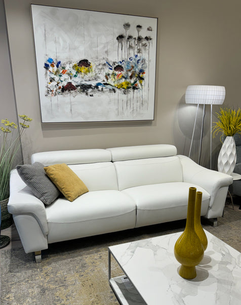 Sofá relax de diseño modelo PADOVA con cabezales eléctricos en piel blanca
