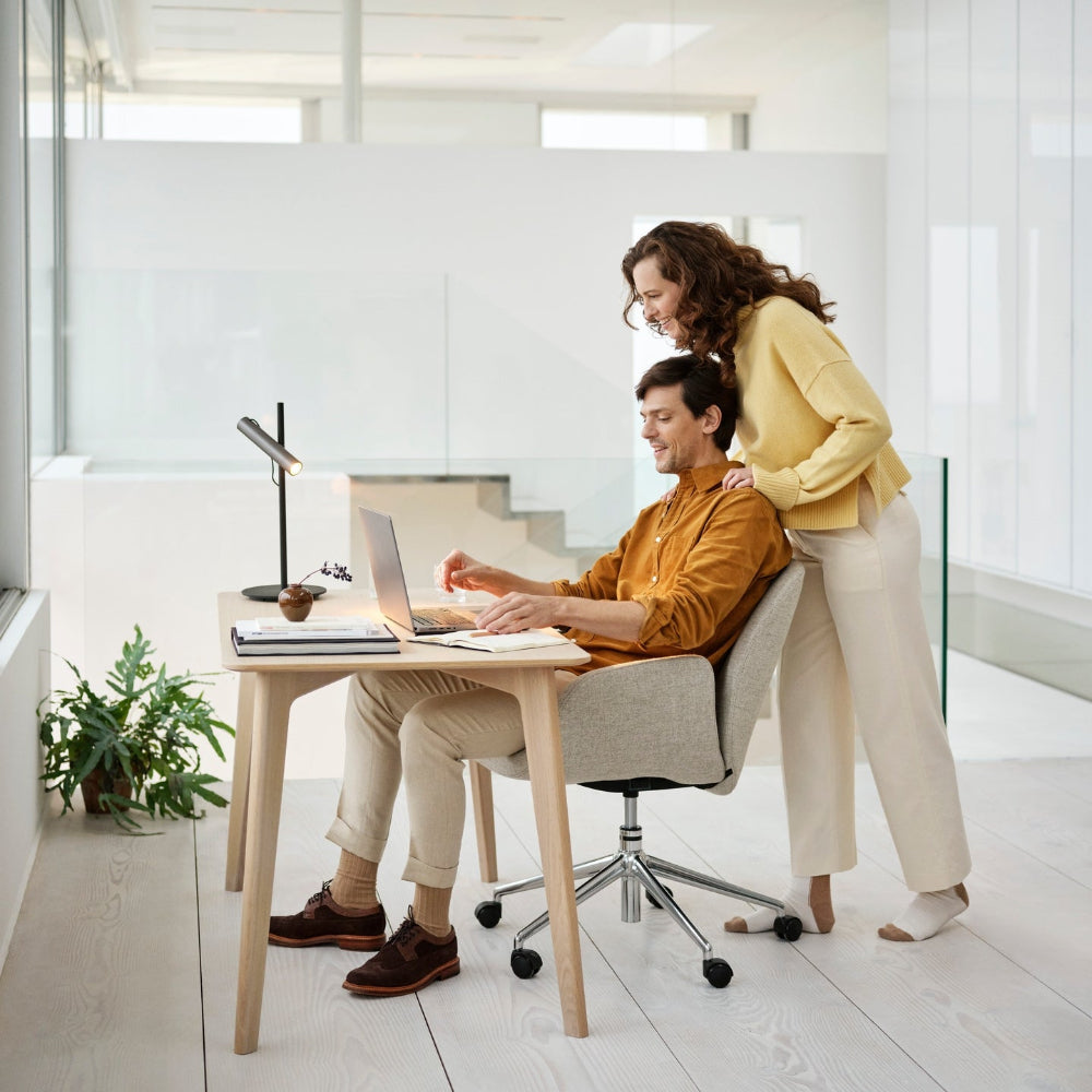 Sillón giratorio Stressless® modelo BAY con brazos Home Office