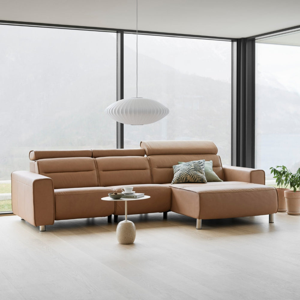 Sofá chaiselongue (M) Long Seat modelo EMILY Stressless® Power™ Brazo Ancho piel Paloma