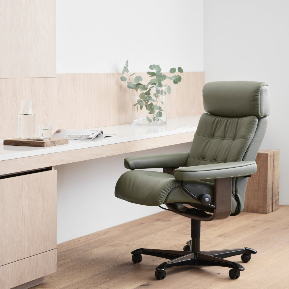 Sillón giratorio Stressless® modelo ERIK Home Office con reposacabeza ajustable