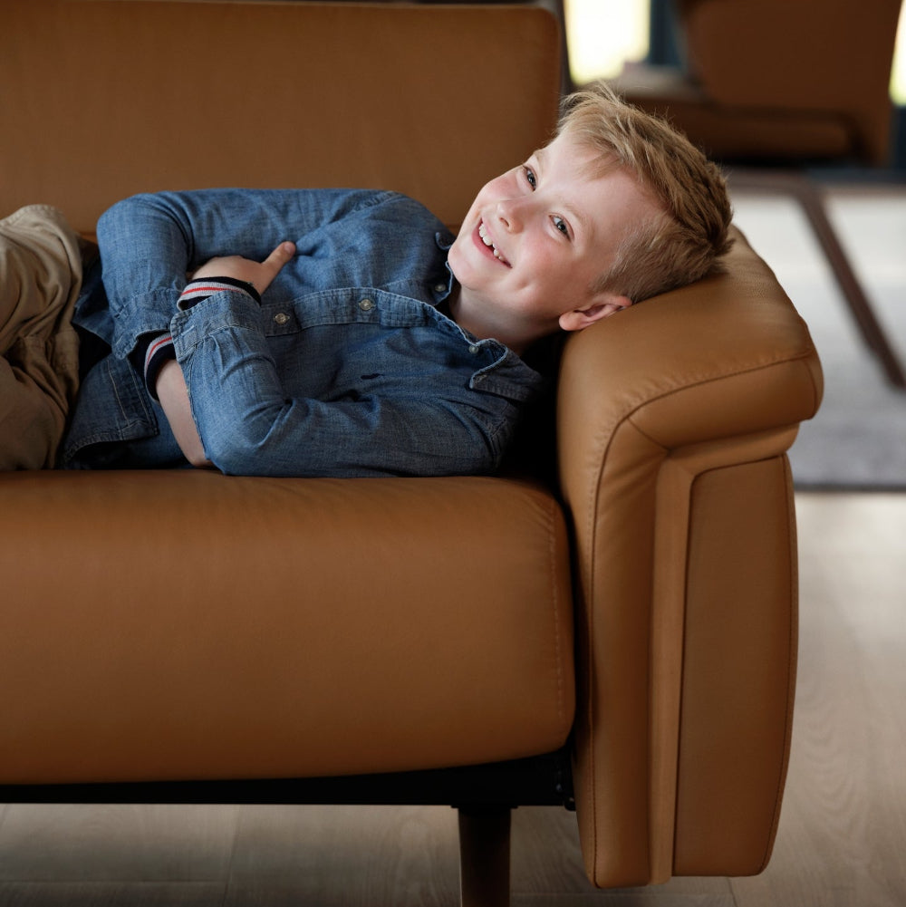 Stressless Stella Wood 2s Bat New Caramel Oak models  Disponible en nuestras tiendas de diseño Sidivani en Madrid y en nuestra web