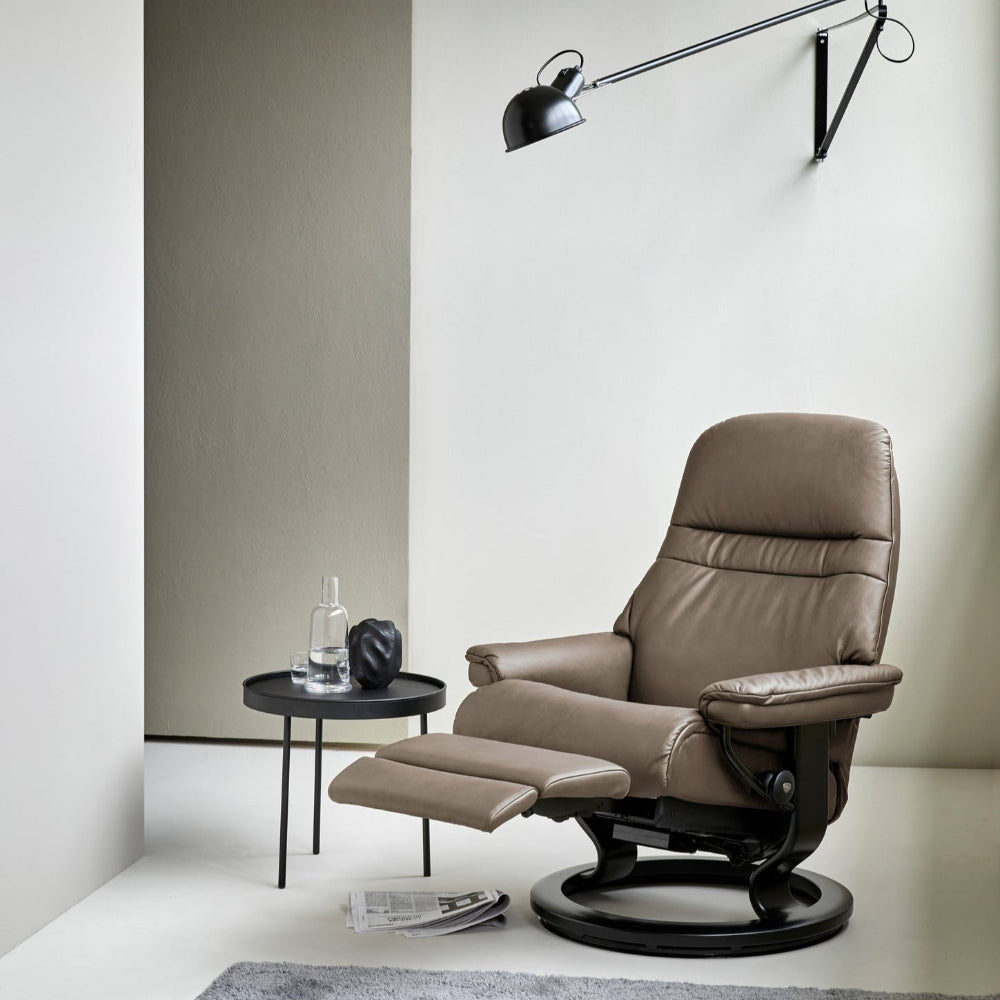 Sillón modelo SUNRISE Classic Power™ Plus™ System Power™ de Stressless piel Batik