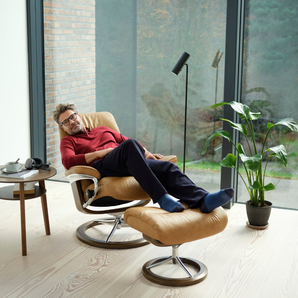 Sillón modelo VIEW Signature Chrome Plus™ System BalanceAdapt™ en piel Paloma