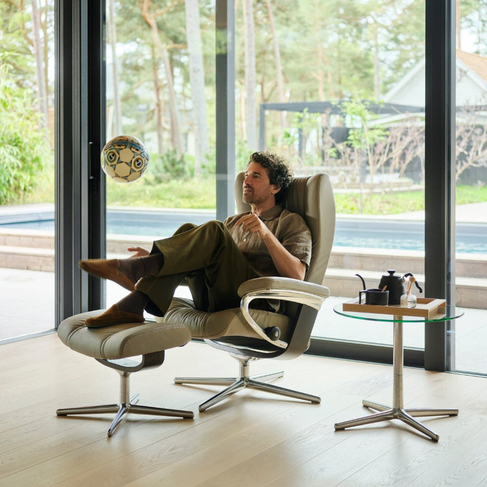 Sillón modelo WING Cross Plus™ System BalanceAdapt™ de Stressless en piel Batick