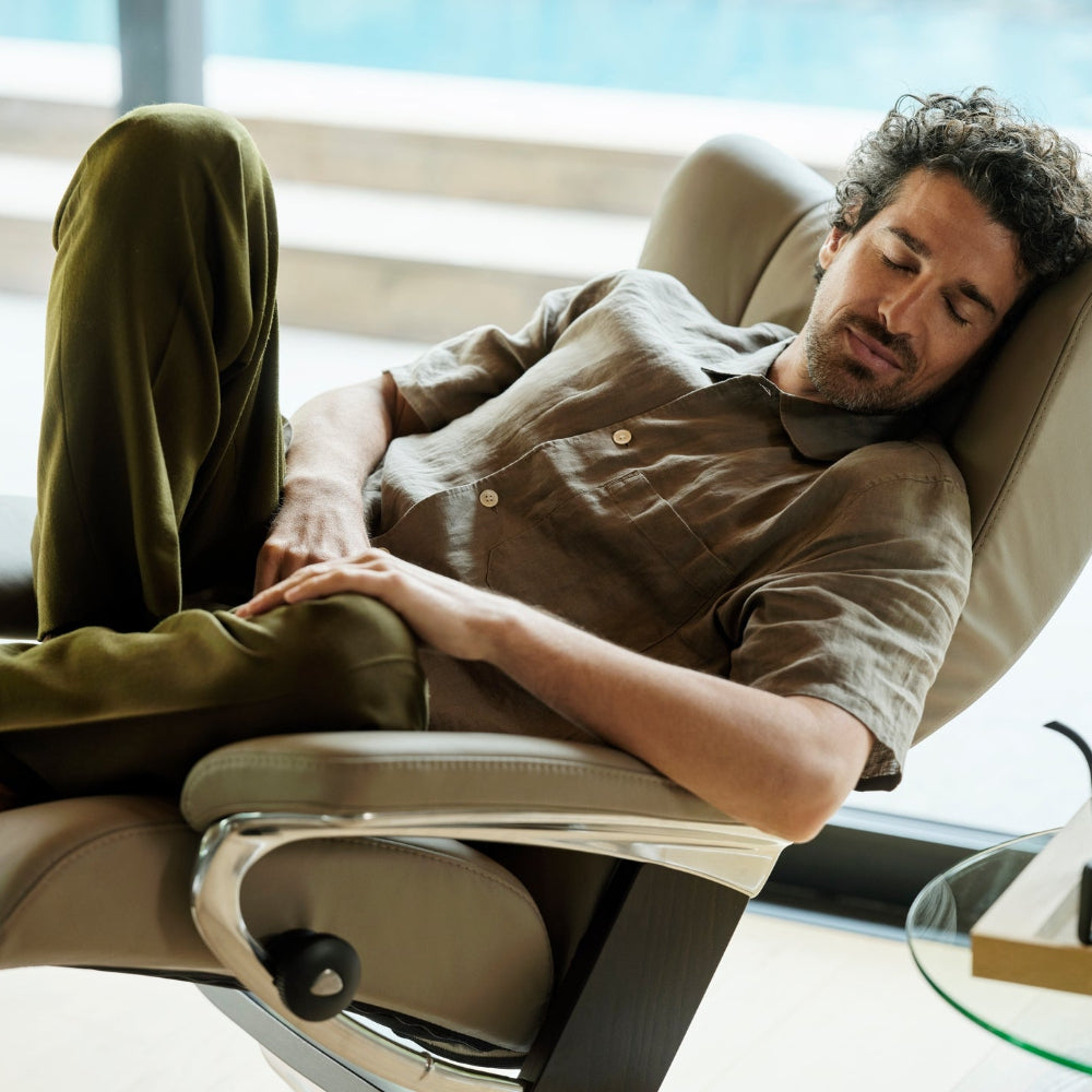 Sillón modelo WING Cross Plus™ System BalanceAdapt™ de Stressless en piel Batick