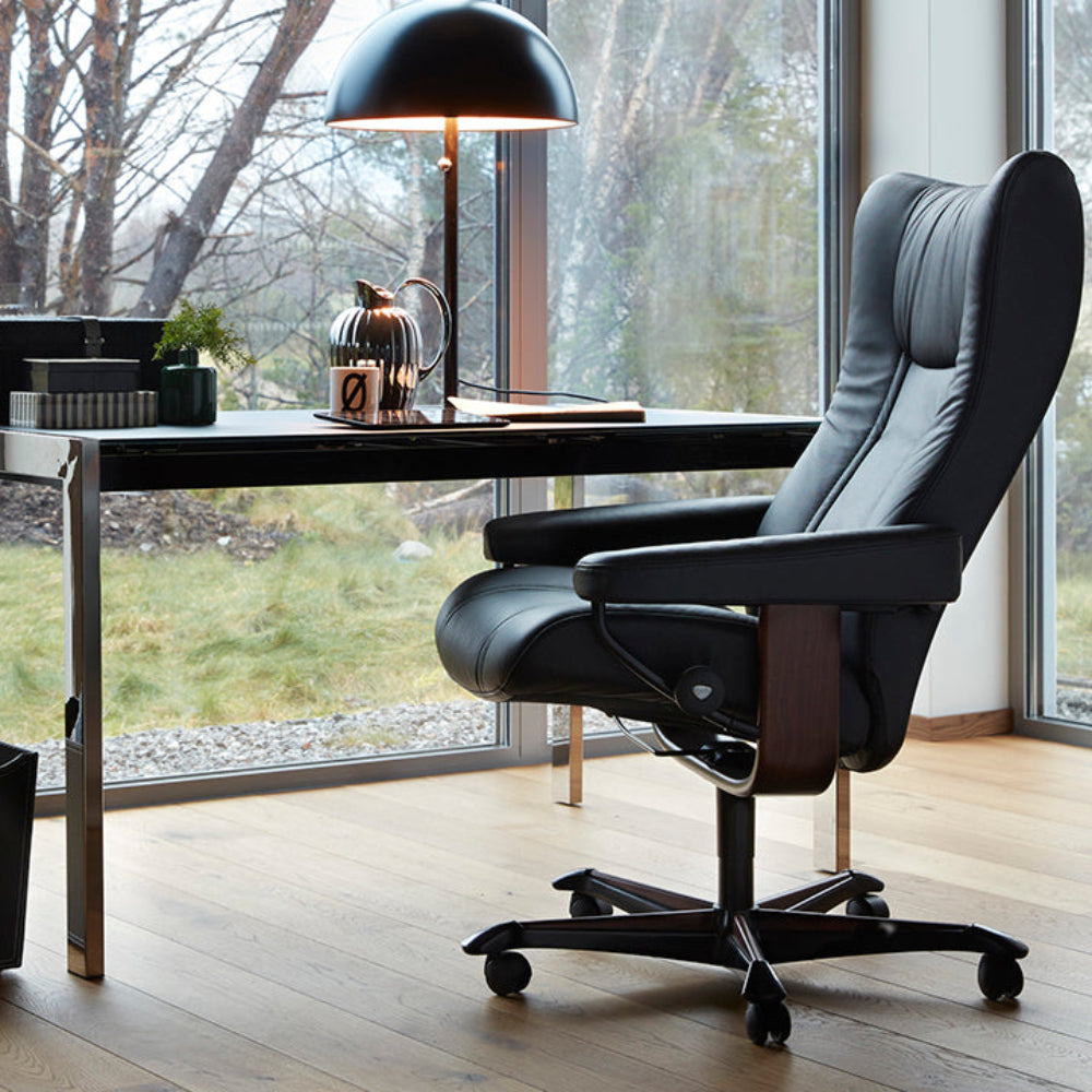 Sillón giratorio Stressless® modelo WING Home Office con reposacabezas ajustable