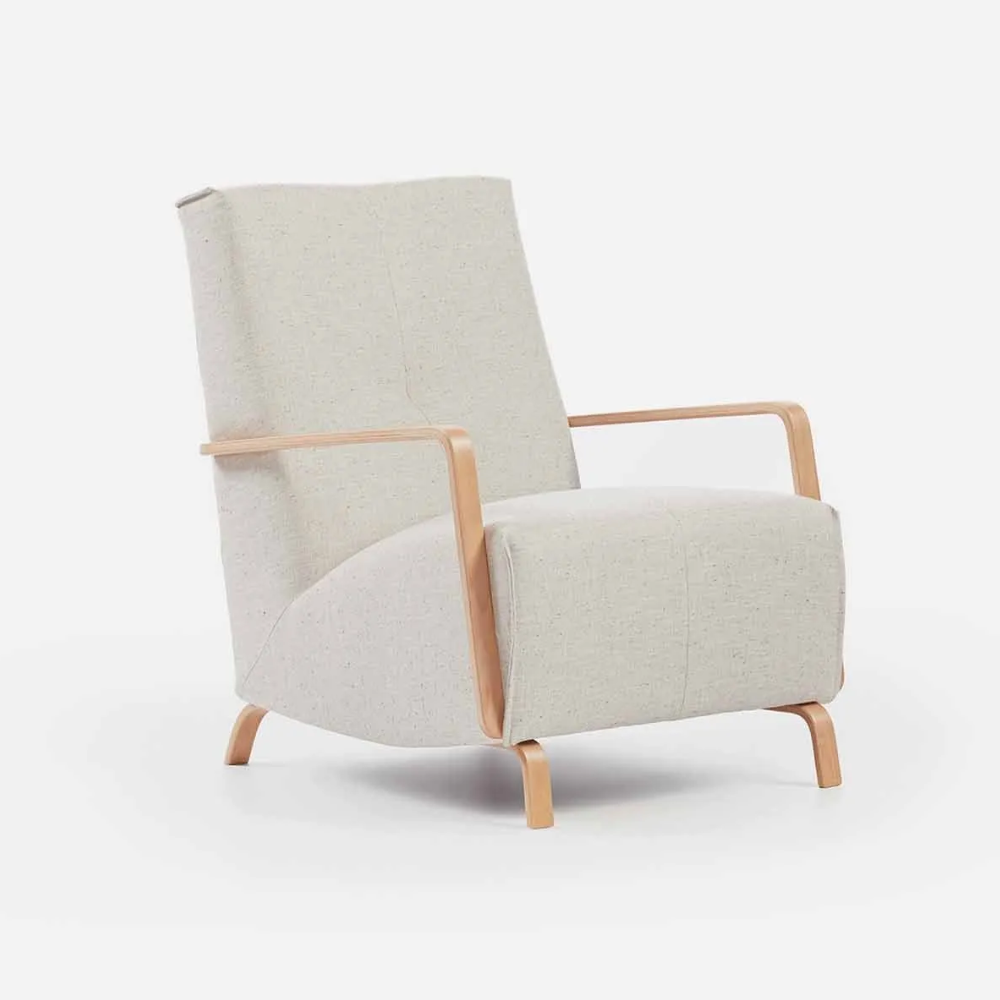 Butaca con  opcion de pouf de diseño nórdico modelo KOYO disponible en sidivani