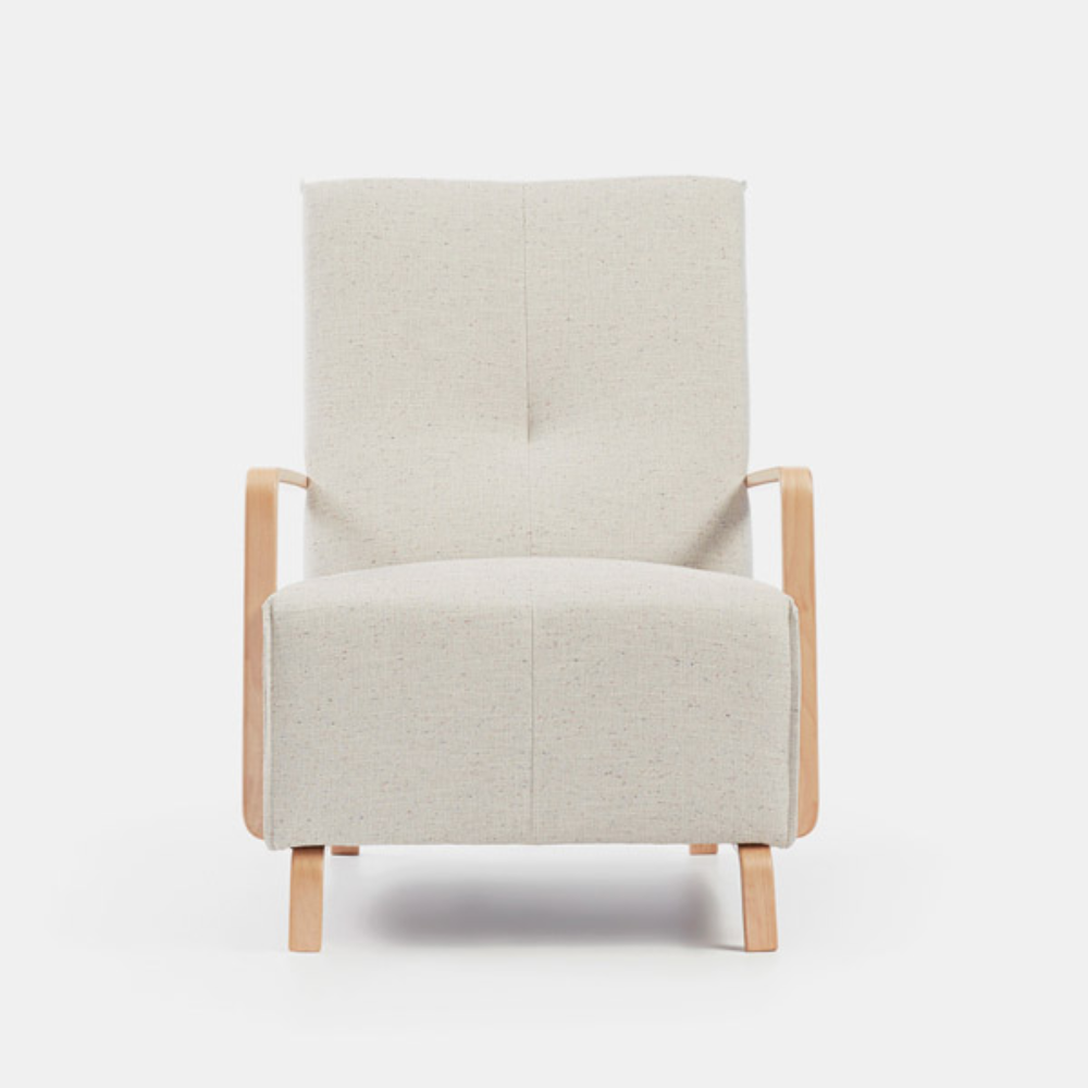 Butaca con opcion de pouf de diseño nórdico modelo KOYO vista de frente