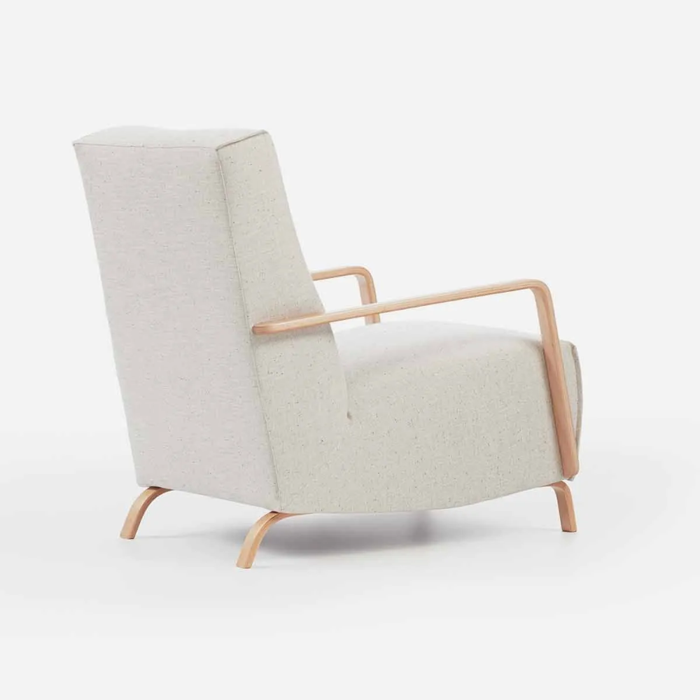 Butaca con opcion de pouf de diseño nórdico modelo KOYO visto de espaldas