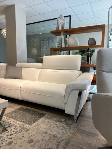 Sofá relax de diseño modelo CINOVA tapizado en piel color blanco