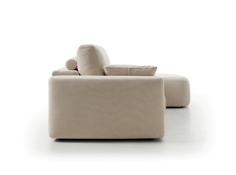Sofá de diseño modelo CLOUD con tres asientos extraíbles a suelo motorizados.