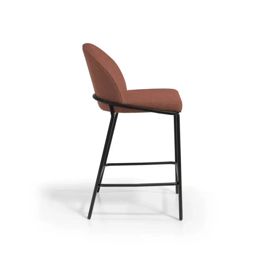 Taburete de diseño estructura metal negro