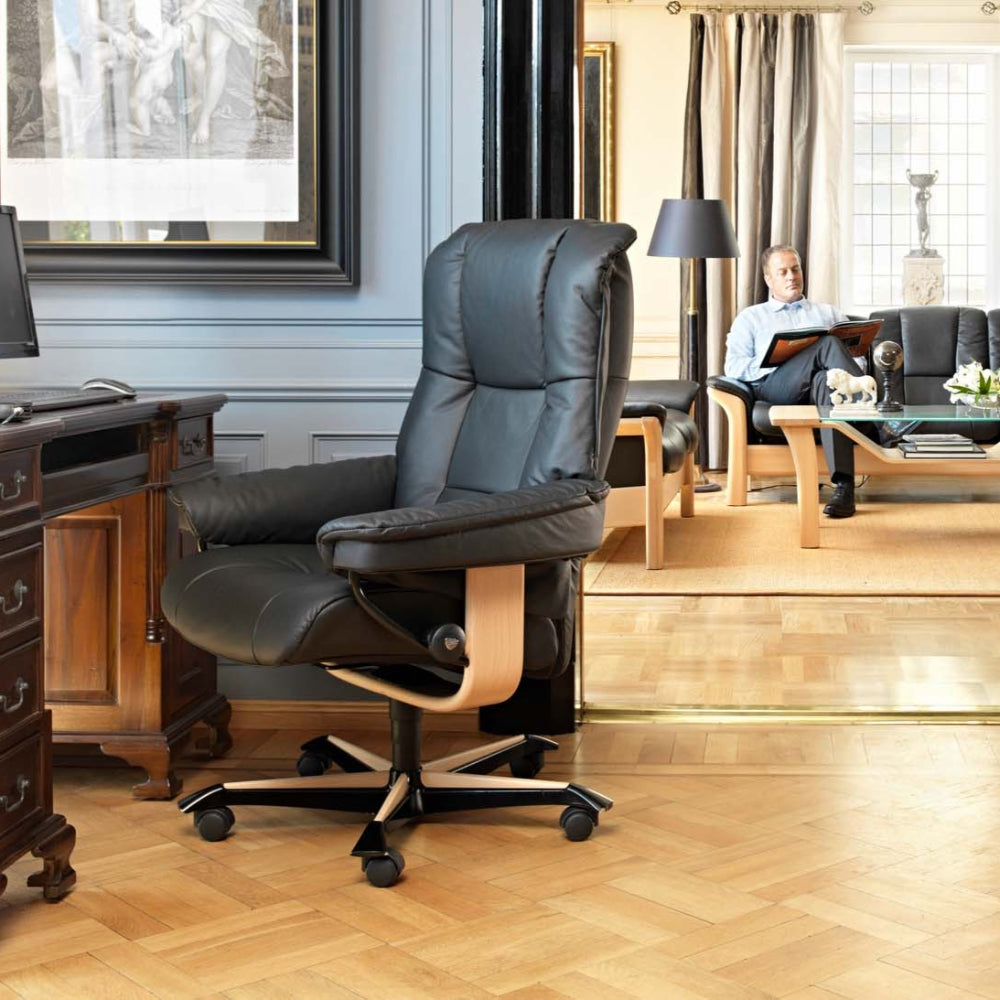 Sillón giratorio Stressless® modelo MAYFAIR Home Office con reposacabeza ajustable