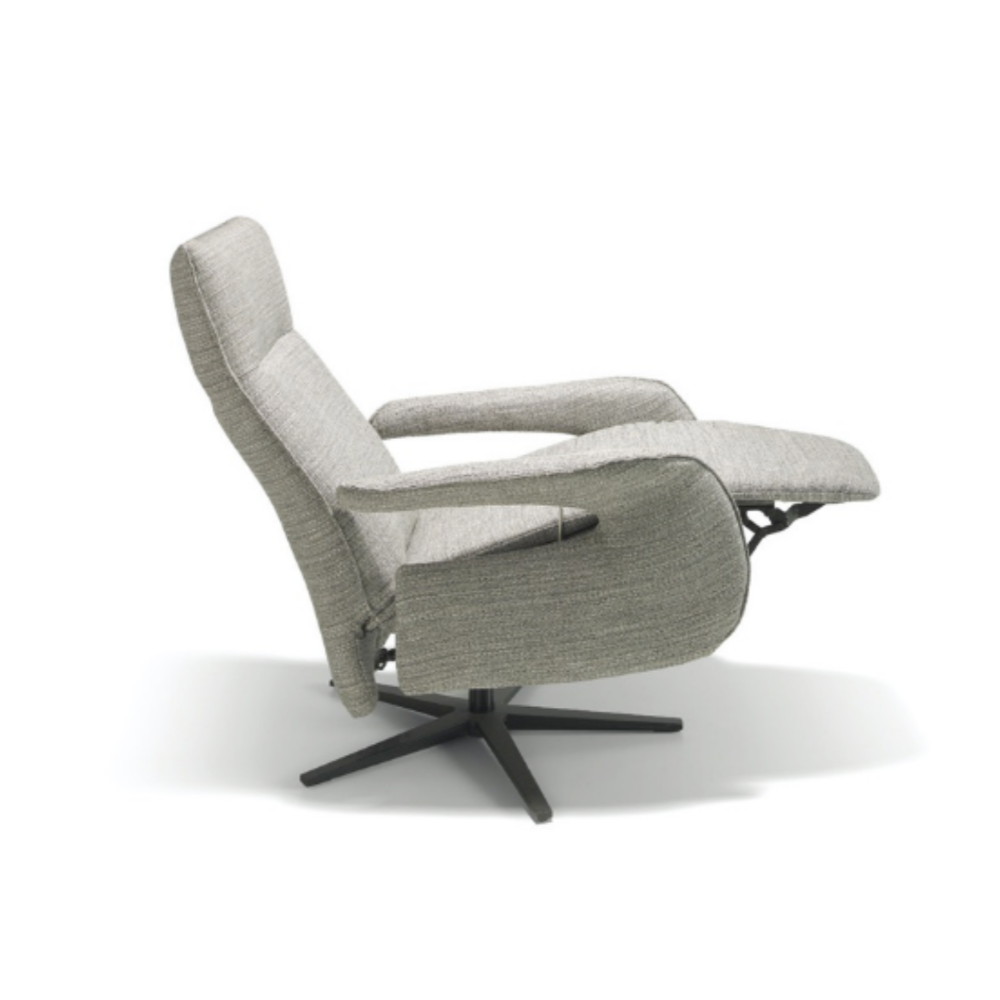 Butaca giratoria de diseño con sistema relax manual modelo MAGGIE