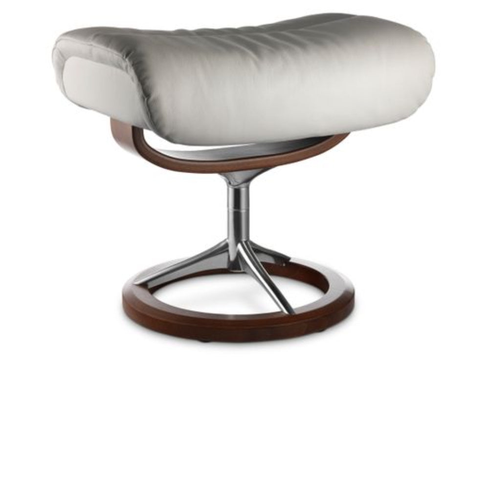 muestra de como queda el kit de elevacion de las butacas cross y signature de stressless en aluminio