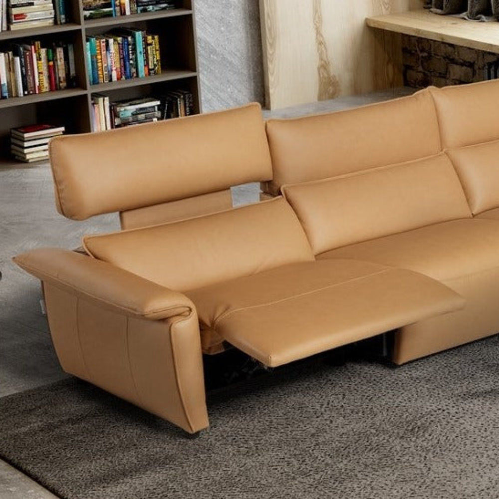 Rinconera con chaiselongue modelo PUGLIA con cabezal eléctrico ajustable y asiento relax en Piel