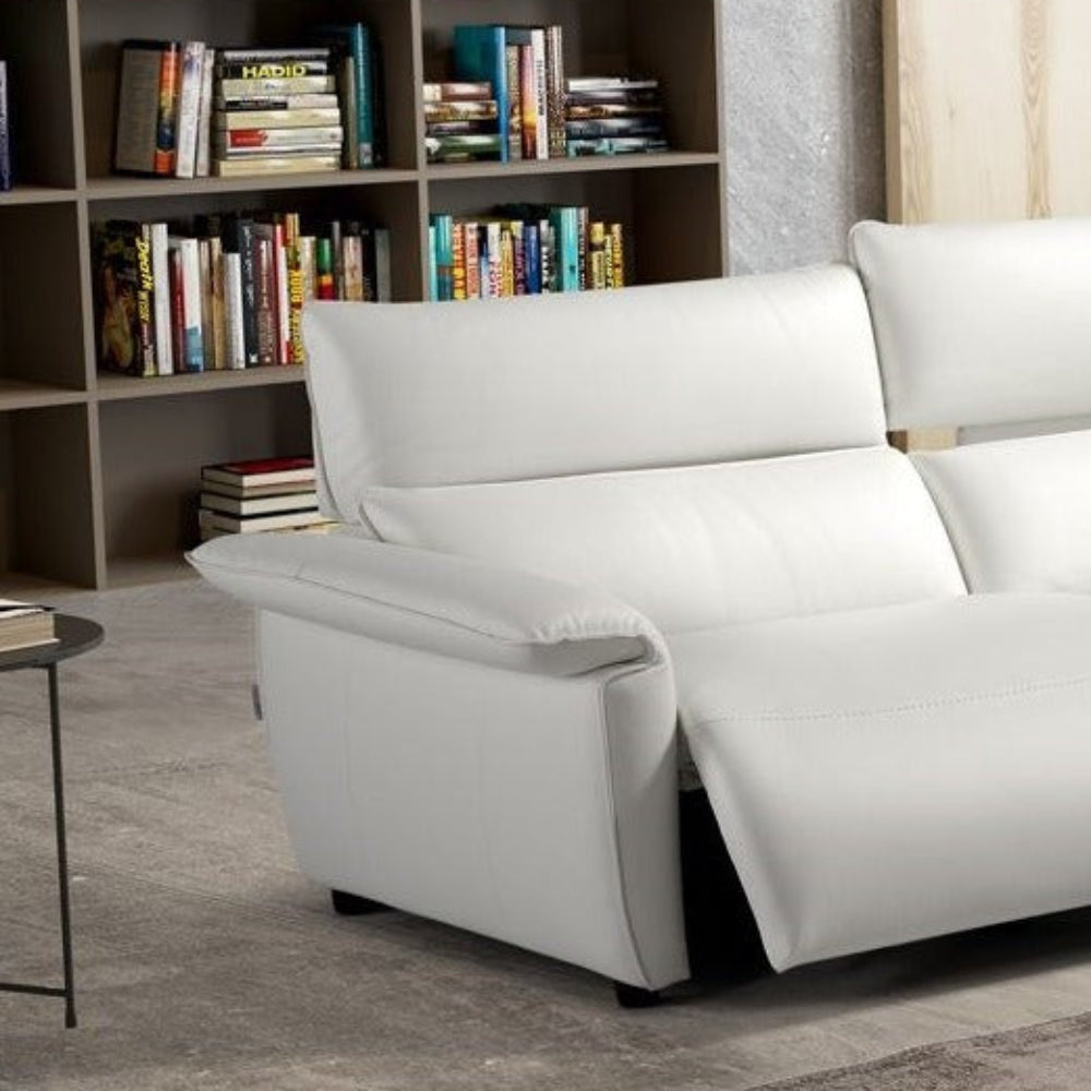 Chaiselongue modelo PUGLIA con cabezal eléctrico ajustable y asiento relax en piel