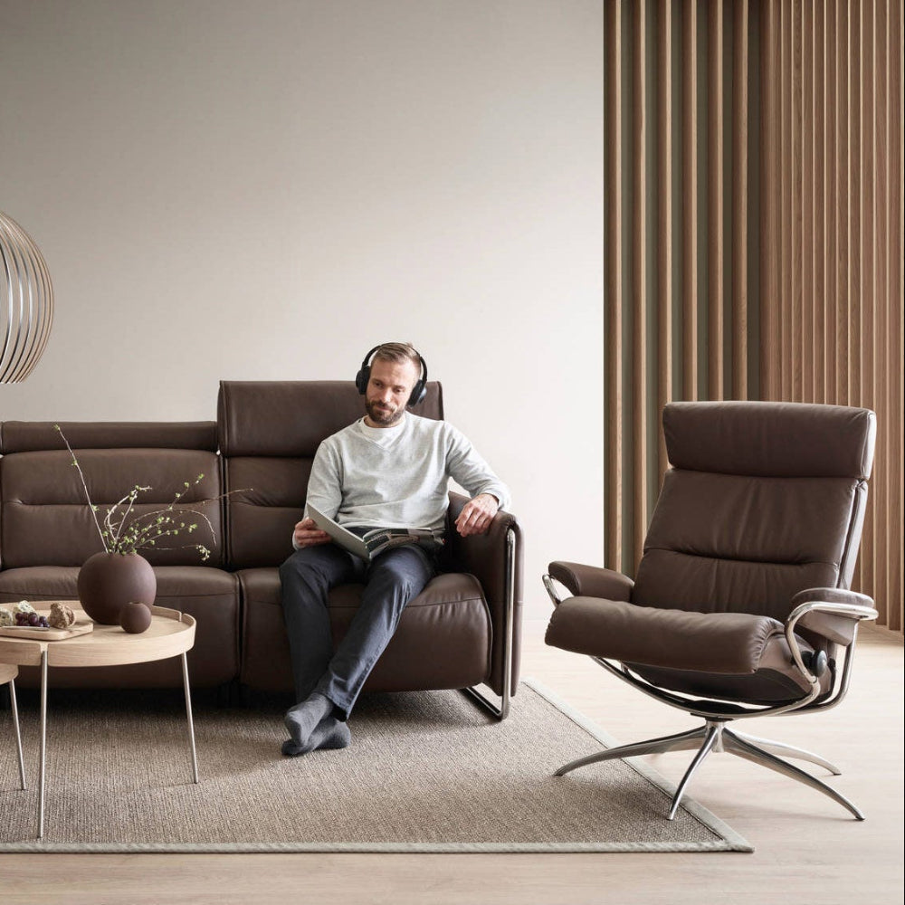Sofá chaiselongue (M) con Long Seat modelo EMILY Stressless® Power™ Brazo Metal piel Paloma