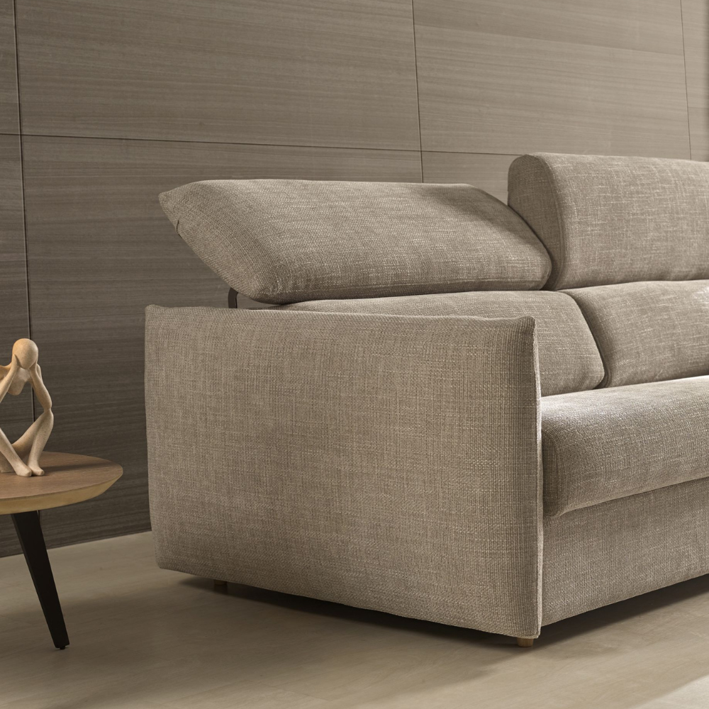 Sofá cama modelo TÍVOLI con sistema de apertura Italiano y cabezal abatible