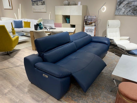 Sofá de diseño con asientos relax modelo BOSSANOVA en piel Azul cobalto