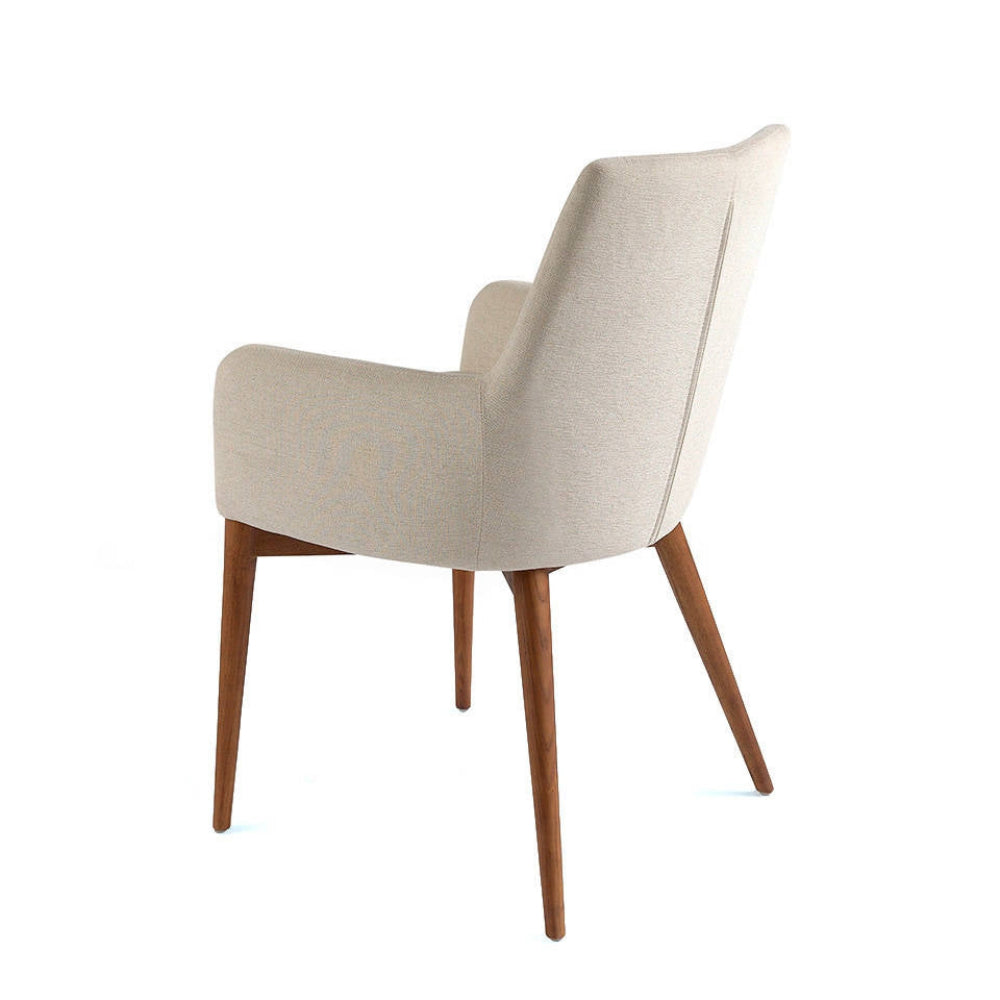 Silla tapizada modelo ELEDC627-ARM con patas de nogal Sidivani