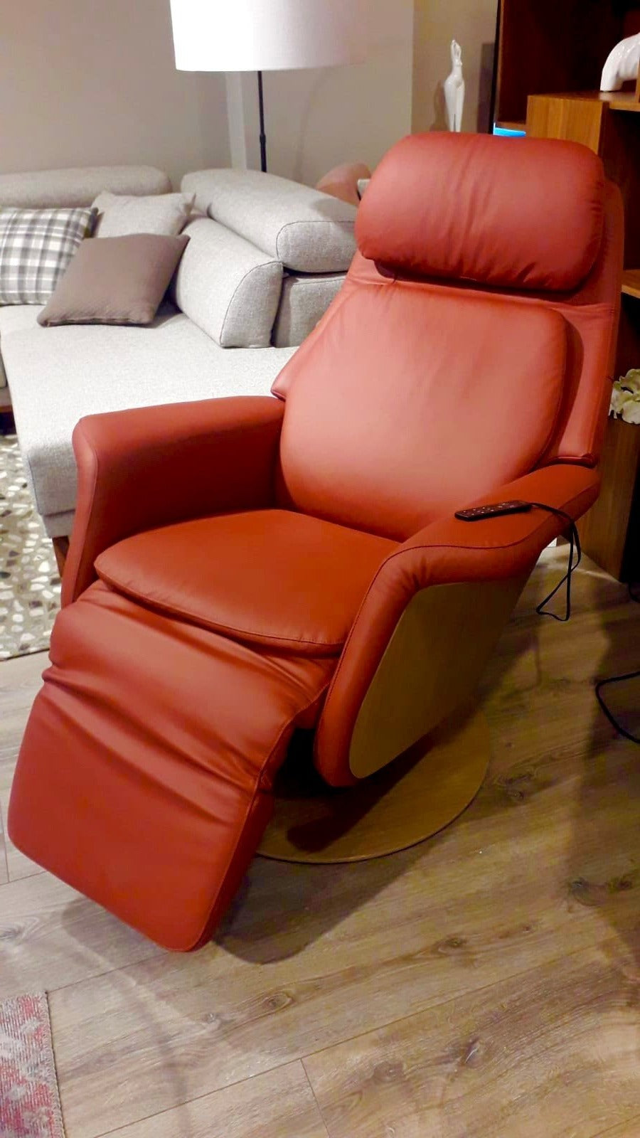 Sillón STRESSLESS modelo SAM WOOD opciones relax, masaje y calefacción.