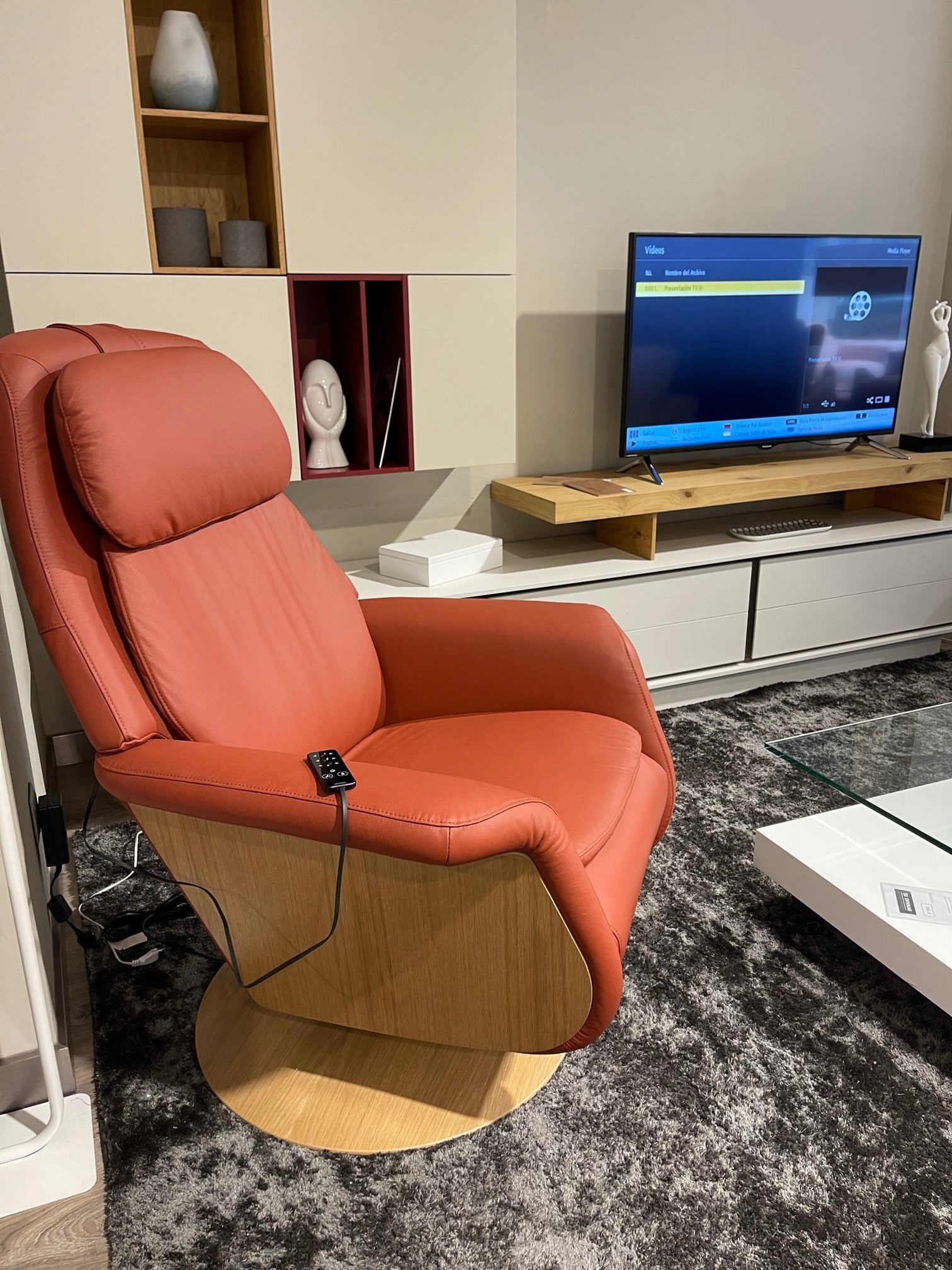 Sillón STRESSLESS modelo SAM WOOD opciones relax, masaje y calefacción.