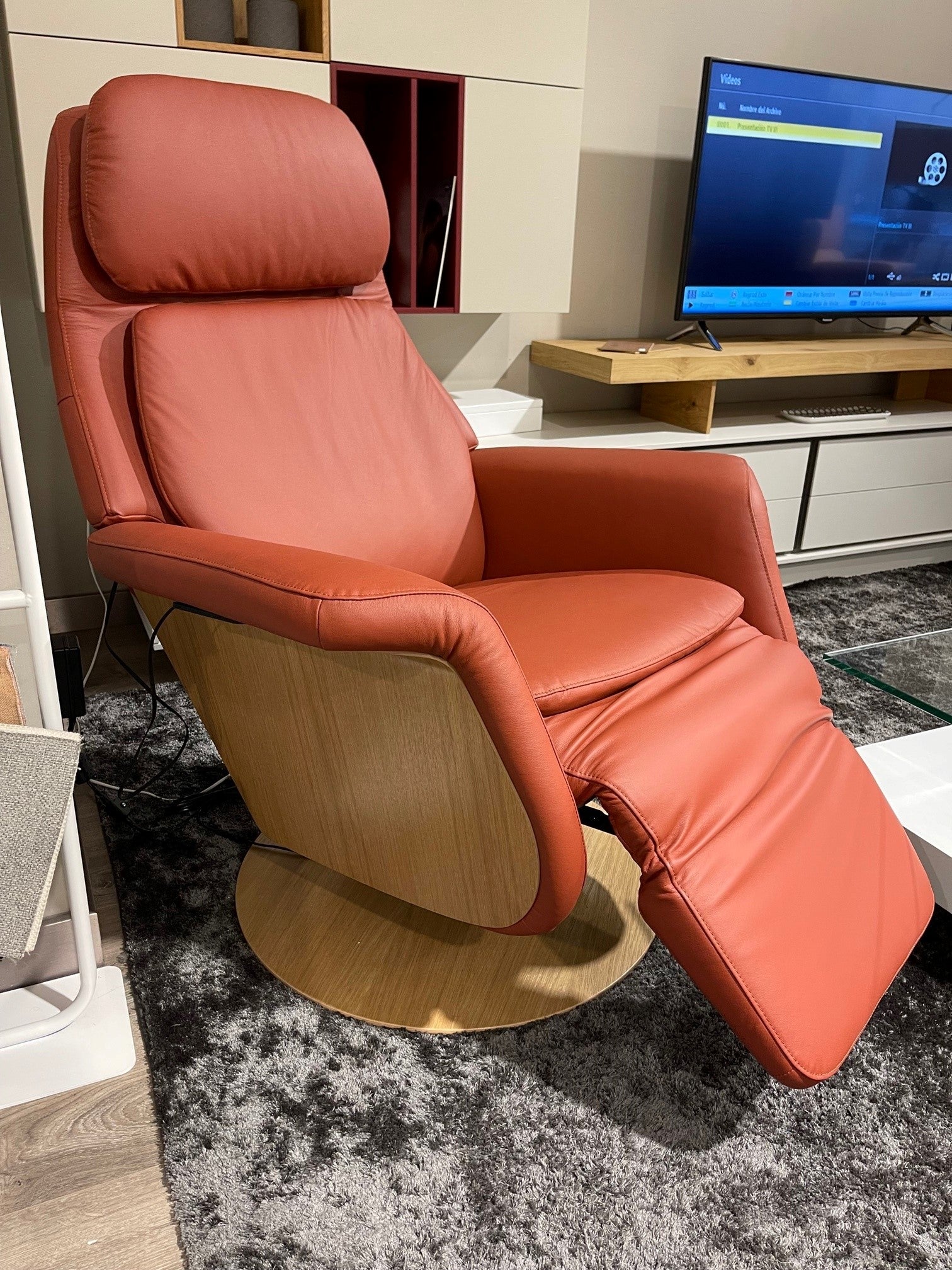 Sillón STRESSLESS modelo SAM WOOD opciones relax, masaje y calefacción.