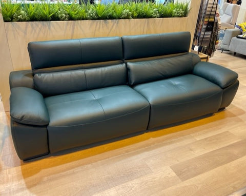 Sofá de diseño con asientos relax modelo BOSSANOVA en piel verde intenso