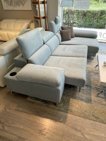 Sofa modelo NICE con chaiselongue y deslizantes con carro en tela AQUACLEAN