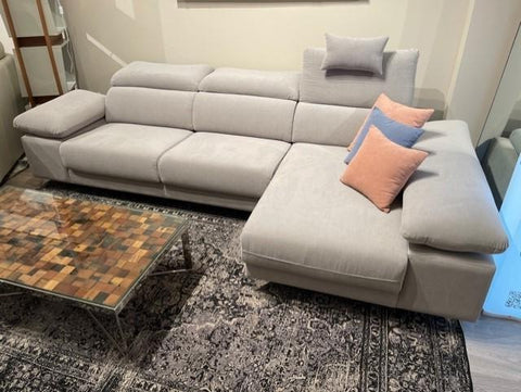 Sofa modelo NICE con chaiselongue en tela antimanchas AQUACLEAN